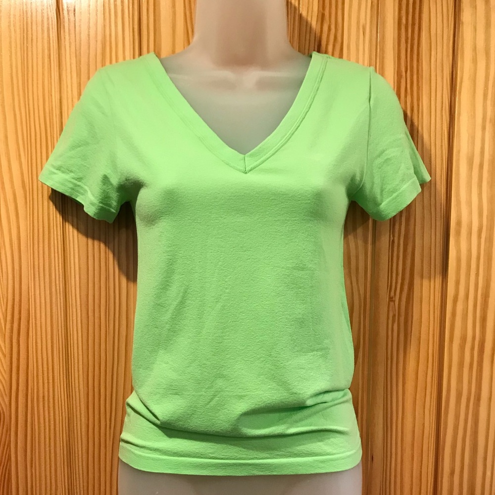 🎉4 Tops For 25🎉Neon Green Stretchy V-Neck Tee